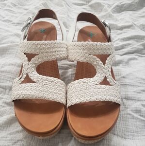 Baretraps white sandal